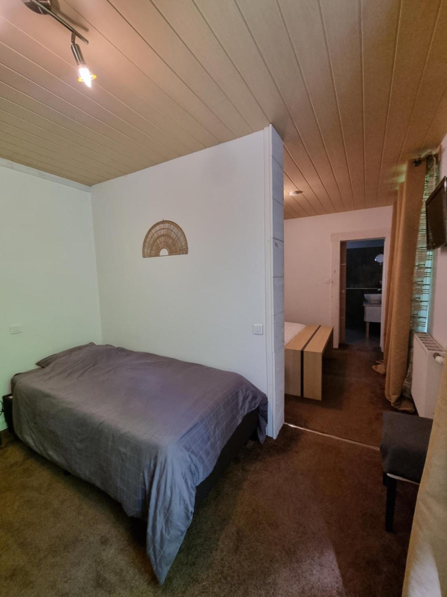 Bed and Breakfast Les Grands Frenes Plaine-de-Walsch Camera foto